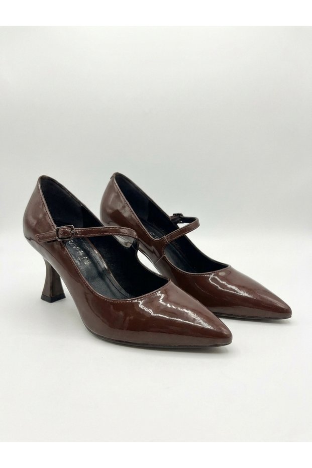 Elegant Belt Detailed Patent Leather Closed Back Brown Heeled Shoes Nk3218