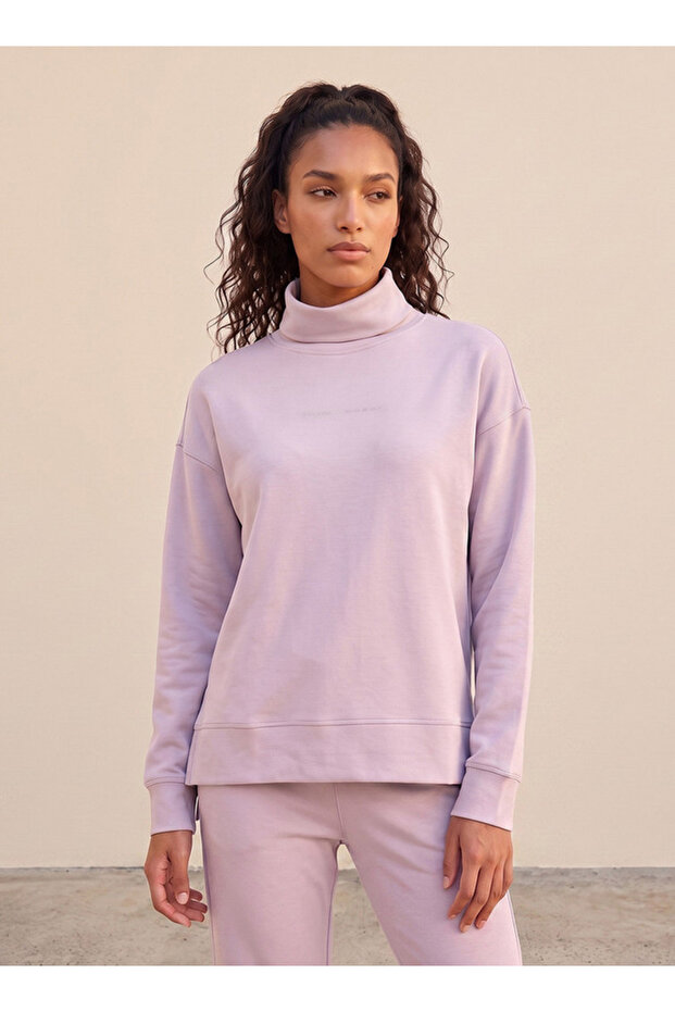 Sweatshirt with Turtle Neck