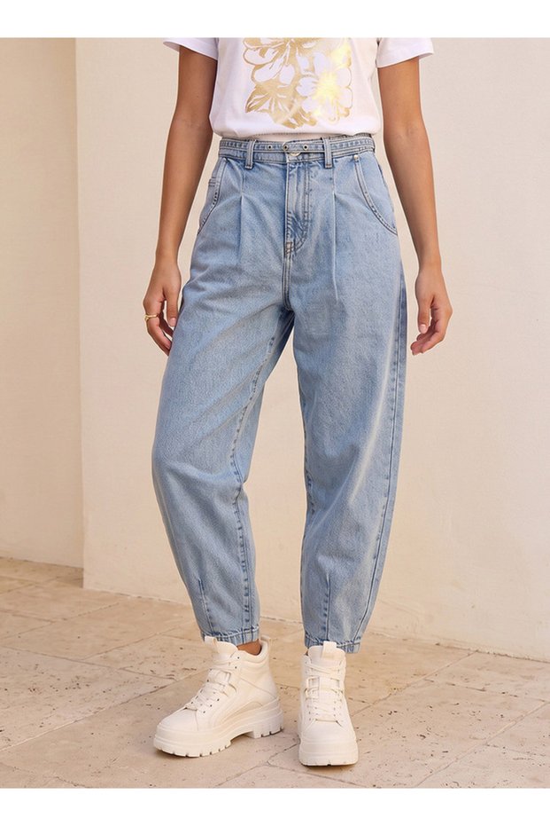 Denim Barrel Fit Cotton Jeans with Belt