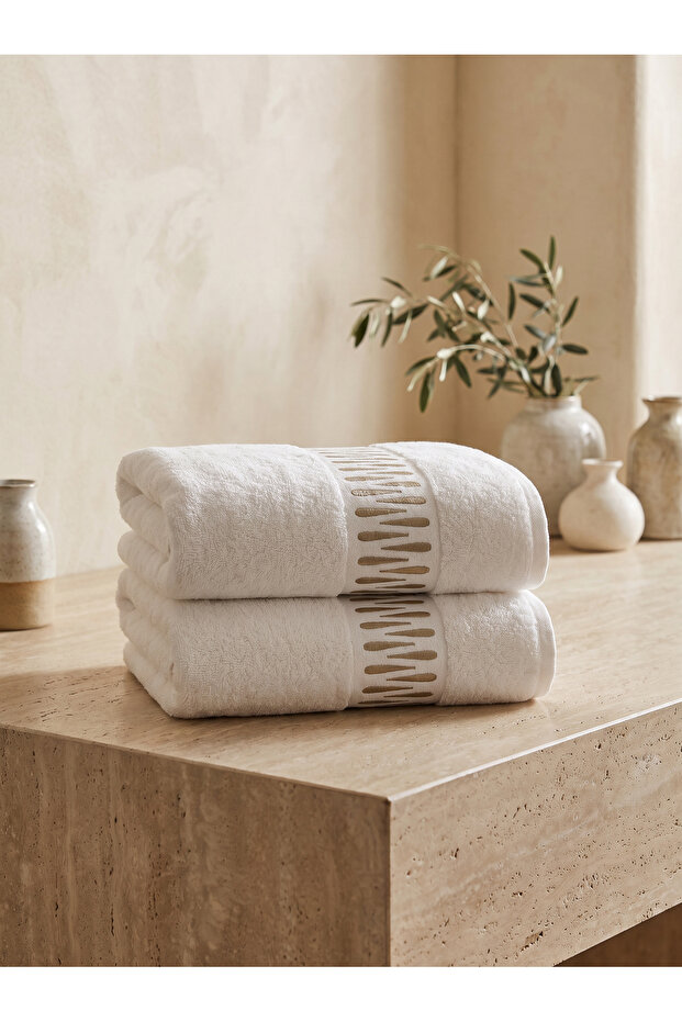Form 2-Piece Embroidered Hand Towel Set 50X90 cm