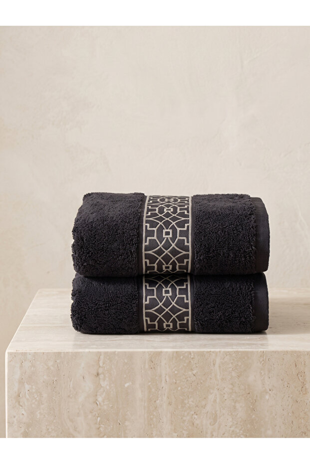 Bold Set of 2 Embroidered Hand Towels 50X90 cm