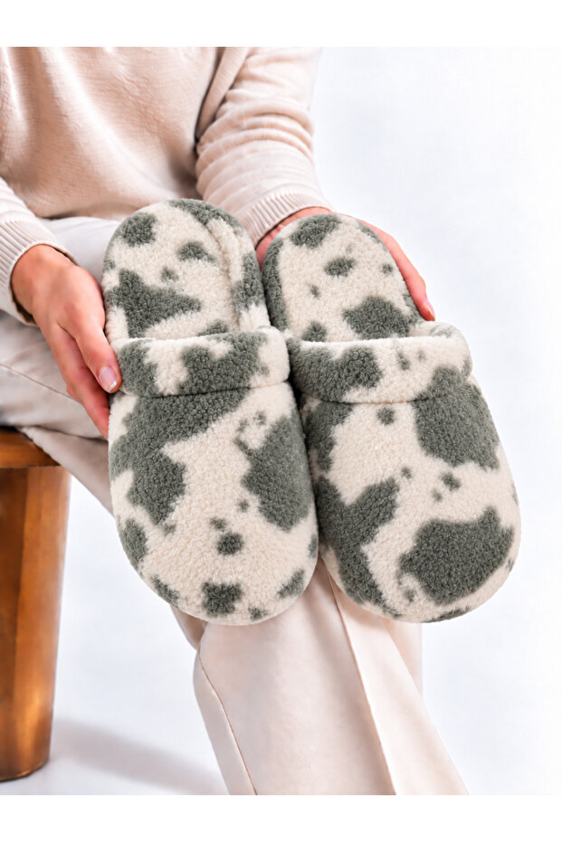 Women's plush house slippers - comfortable everyday slippers