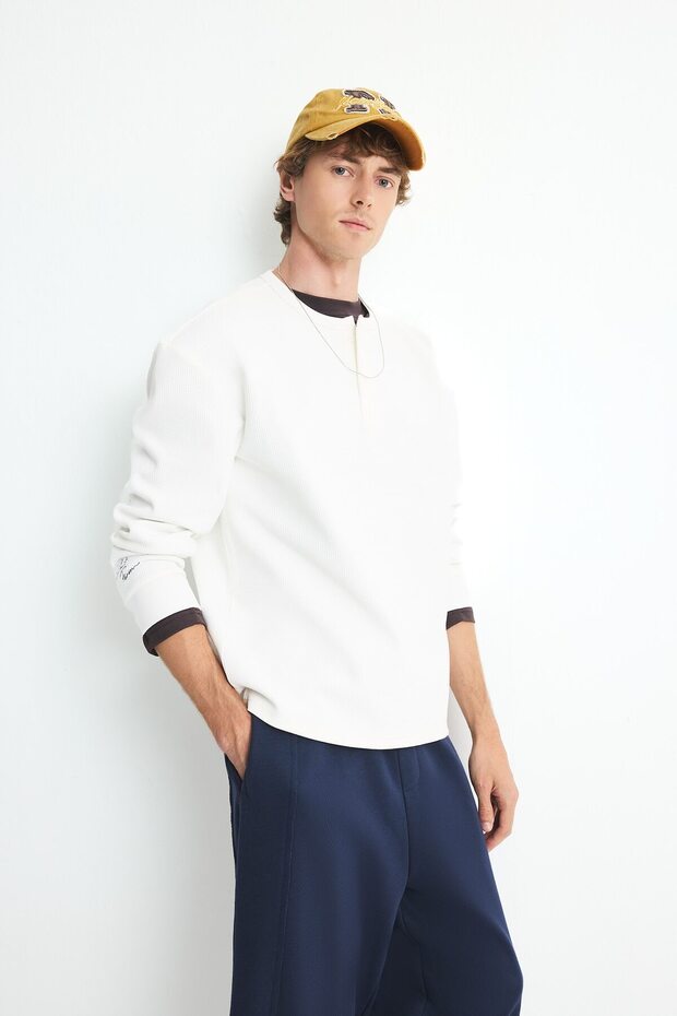 100% Cotton Boxy Fit Button Placket Crew Neck Waffle Long Sleeve Sweatshirt H4885Ax26Au
