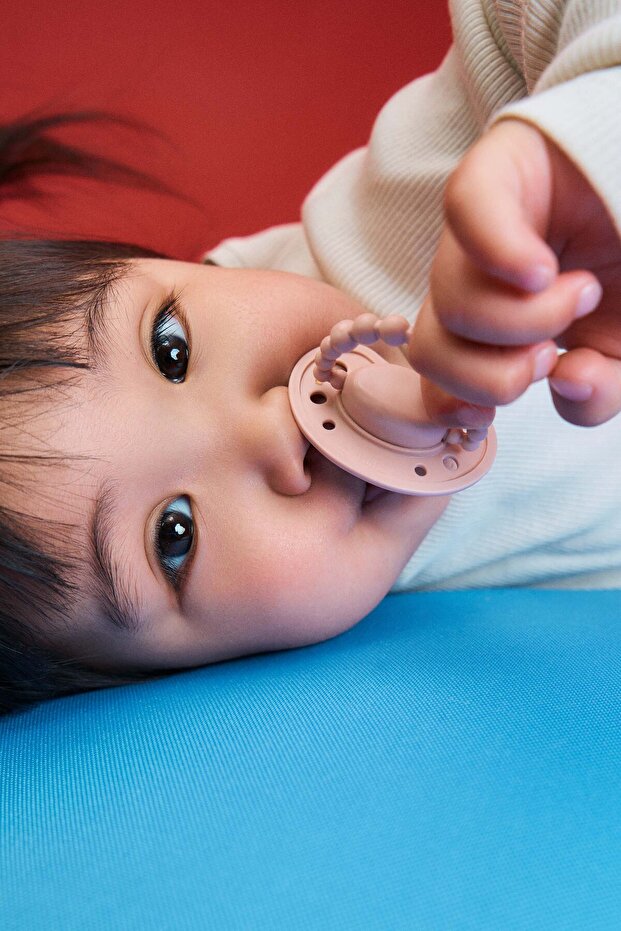 Positioning Medical Silicone Pacifier – Velvet Blush 0-3 Months