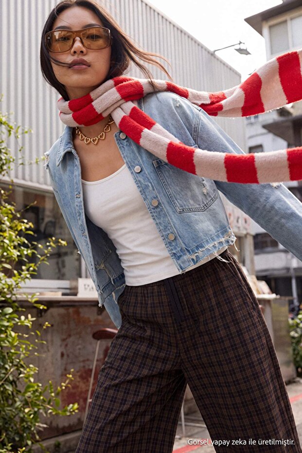 Red-White Soft Textured Trendy Color-Blocked Knitwear Scarf Twoaw26At00004