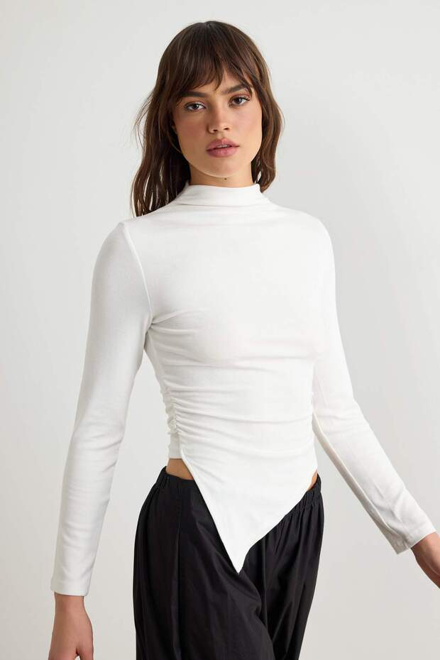 Ekru Fitted Büzgü/Drape Detaylı Dik Yaka Örme Bluz TWOAW25BZ00145
