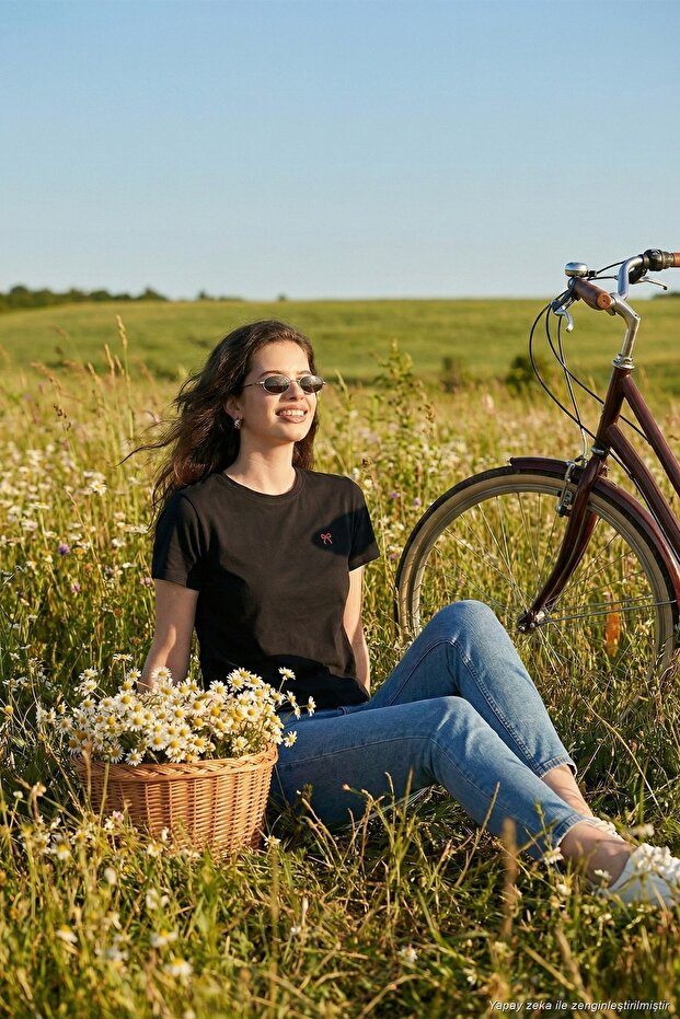 Cotton Slim Fit Crew Neck T-Shirt with Minimal Processing Detail Women's T-Shirt 5866398