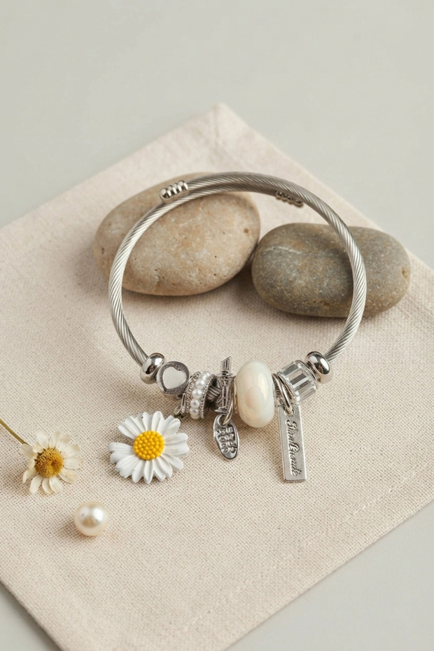 White Daisy Charm Bracelet
