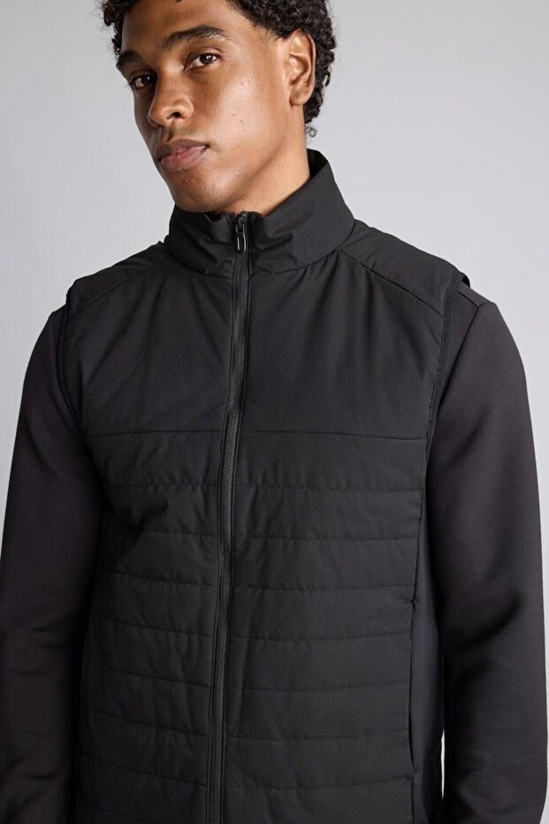 Regular Fit Waterproof Vest (26 Au)