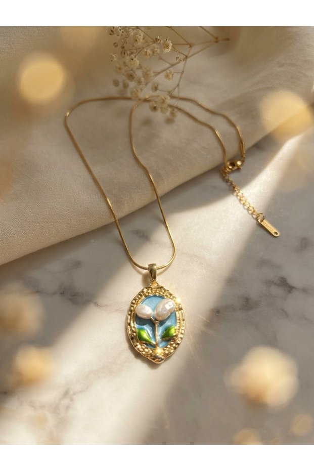 Vintage Design Blue Background with Double Pearls and Leaf Detail Gold Steel Necklace