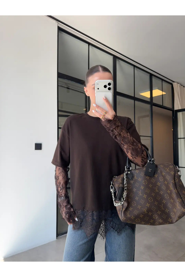 Oversize t-shirt with lace sleeves