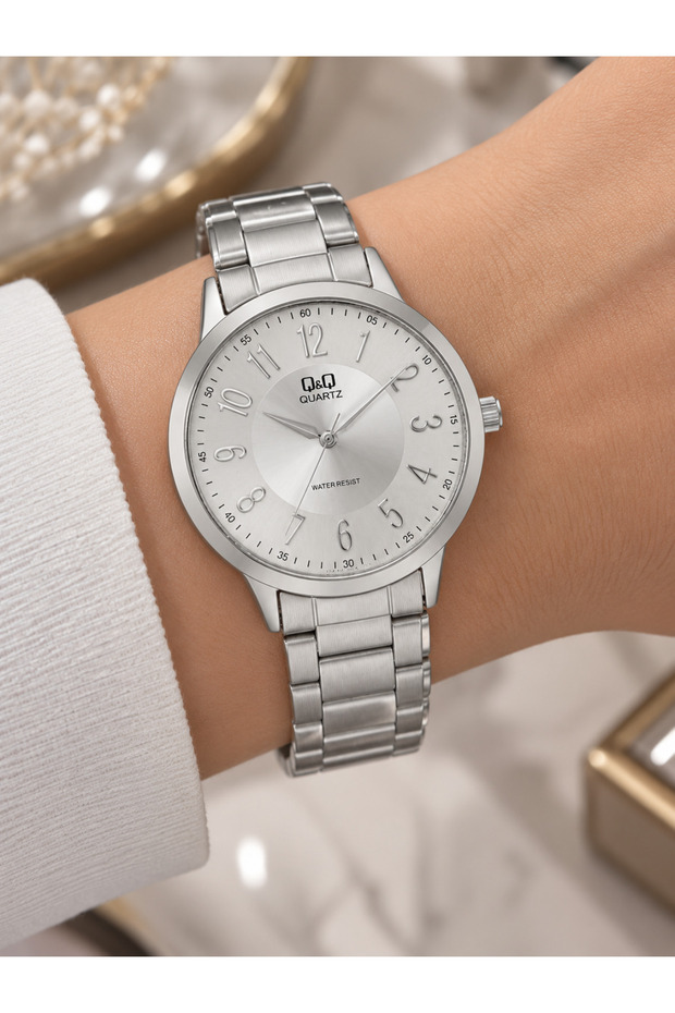Women's Wristwatch Silver Color Casual and Stylish Combination Gift Boxed