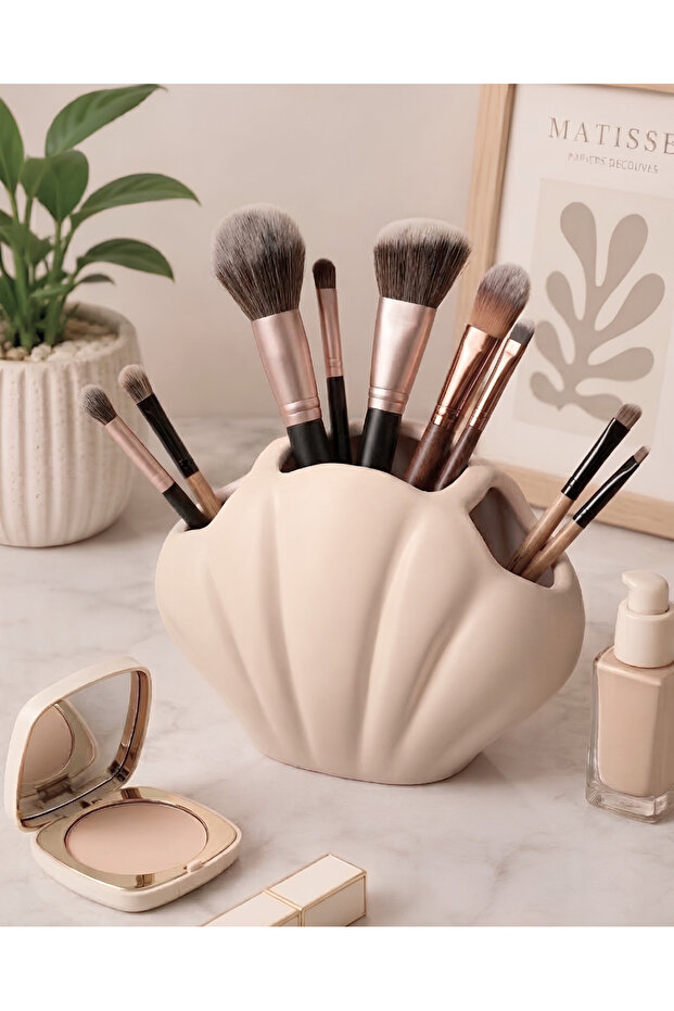 Seashell Shaped Beige/Cream Makeup Organizer – Decorative Object (12X15 cm)