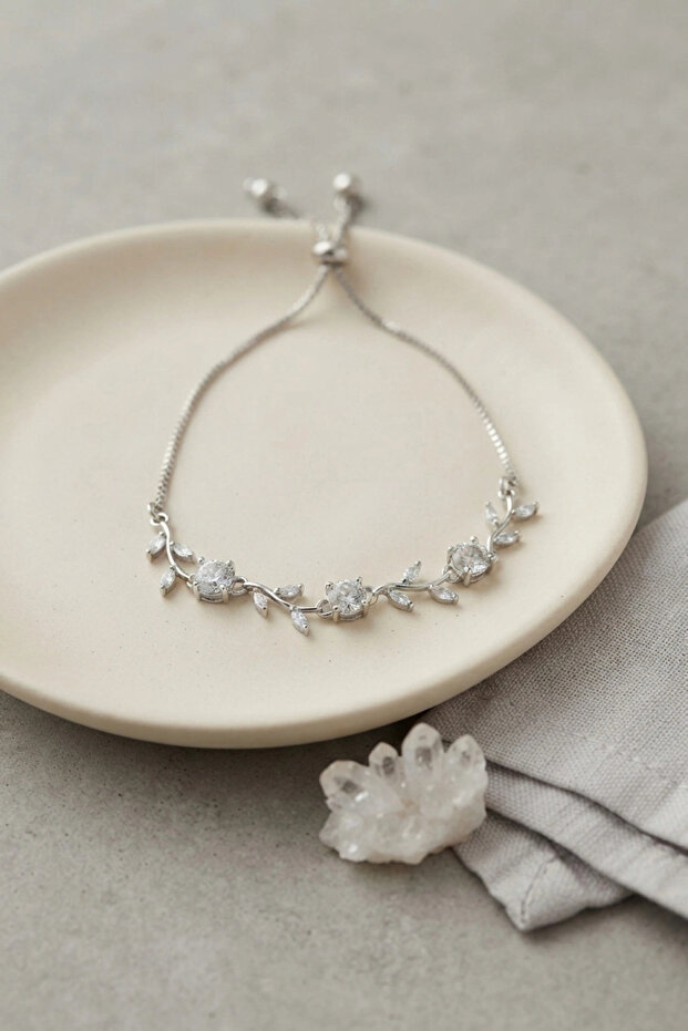 Silver Color Zircon Stone Brass Ivy Flower Model Elevator Bracelet Tj-Bb8833