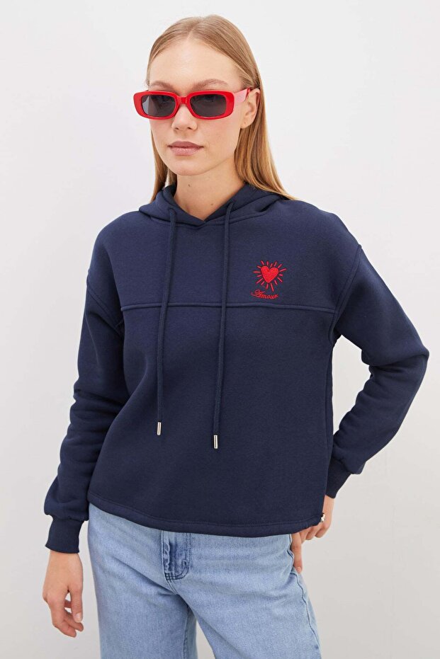 3 Thread Heart Embroidered Hooded Sweatshirt with Stopper