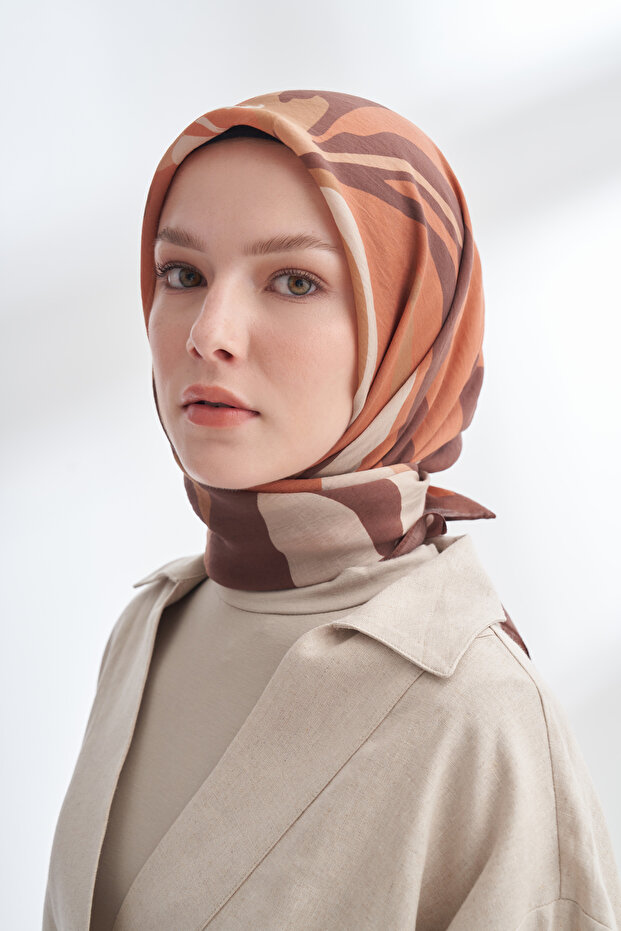 وشاح بلووم فلو ديسن ذا تنسل إديت - لون اللوز