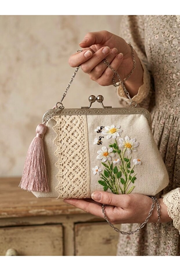 23x15 cm wildflower themed 100% hand-embroidered linen light vintage bag