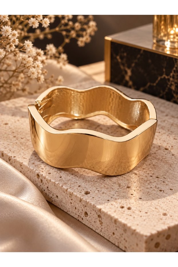 Vip Stainless Steel Women's Gold Handcuff Bracelet - Modern and Stylish Design (19 cm)