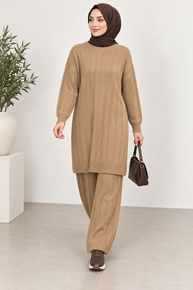 Women's Circular Neckline Tricot Suit with Striped Detail and 2-Piece Pants