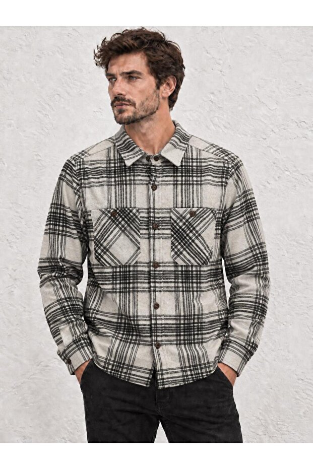 Men's Black Double Pocket Capless Buttoned Regular Shirt