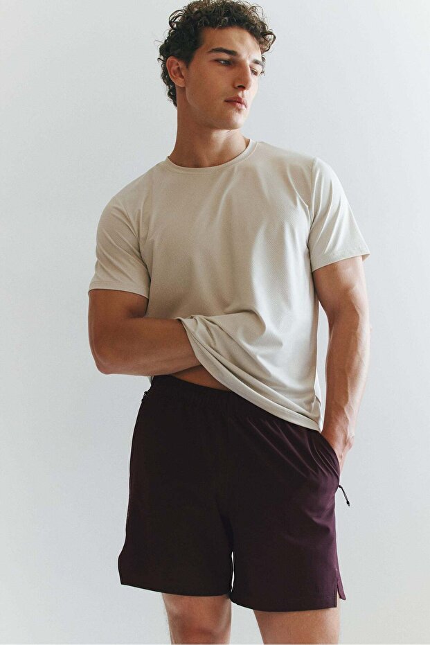 Sports shorts with DryMove™