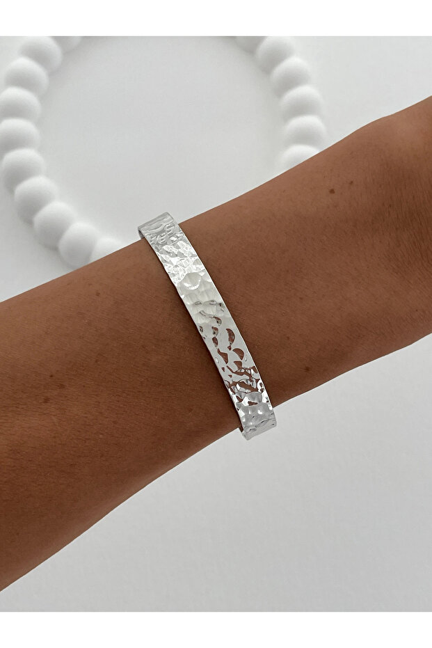 Special Series Dot Patterned Thin Adjustable Bracelet