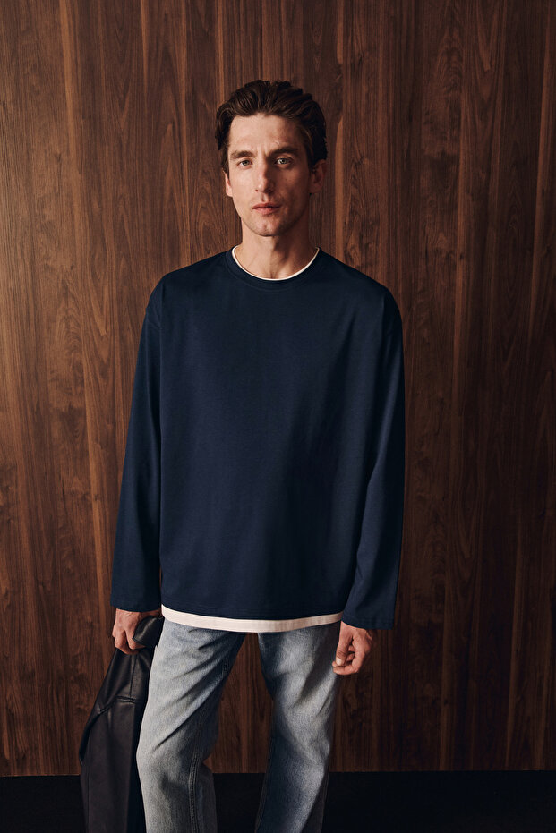 Nox men's navy blue t-shirt with contrast detail on collar and hem