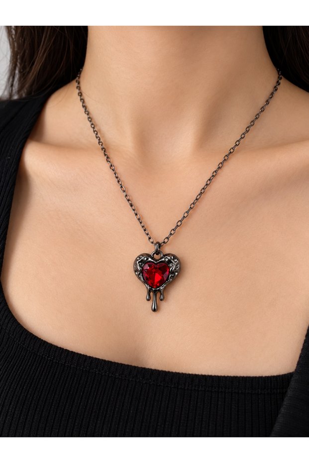 Black Metal Necklace with Red Heart Figure – Elegant and Eye-Catching Women's Accessory