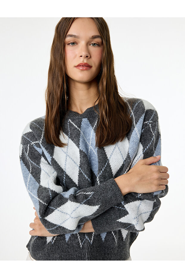 Baklava Patterned Crew Neck Long Sleeve Knit Sweater