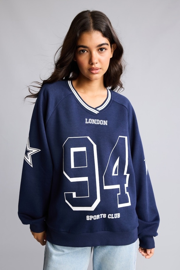 Oversize V-Neck Striped Collar Detailed Printed Sweatshirt I0201Ax26Au