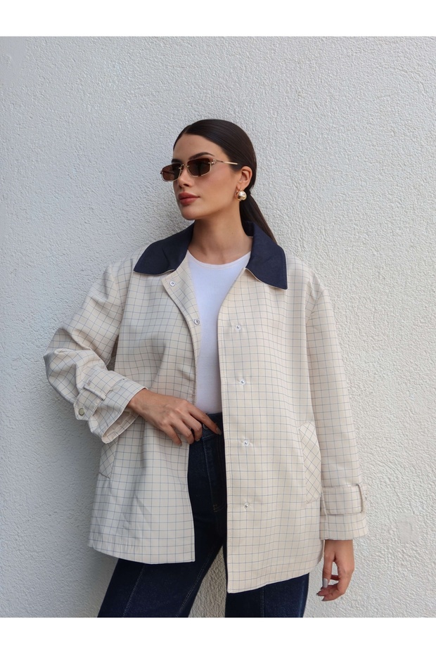 Plaid Jacket with Side Pockets and Snap Fasteners