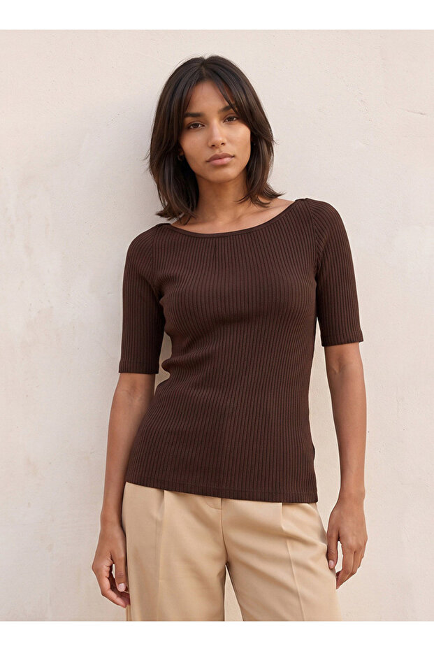Youth T-shirt with Ribbed Design