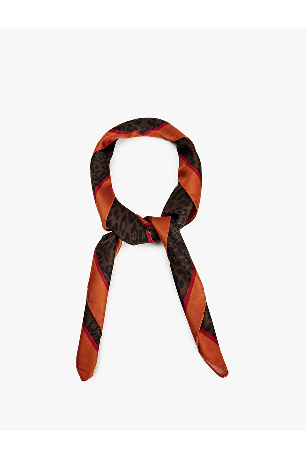 Leopard Patterned Contrast Stripe Edge Detailed Square Shawl