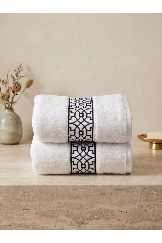 Bold Set of 2 Embroidered Hand Towels 50X90 cm