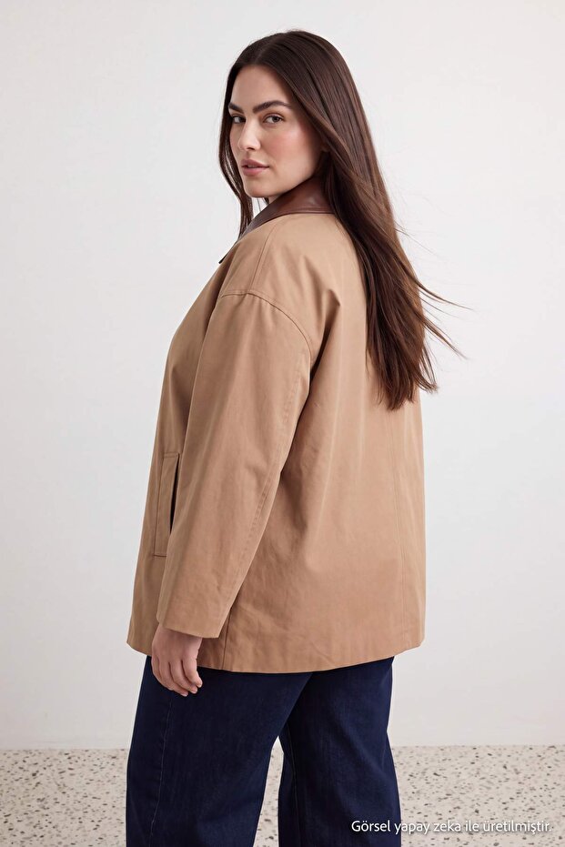 Bej Yakası Suni Deri Detaylı Mono Kapama Oversize Midi Büyük Beden Trençkot TWOAW27BM00011