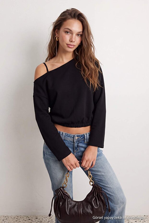 Siyah Omuz Detaylı Asimetrik Yaka Oversize/Geniş Kesim Beli Lastikli Örme Sweatshirt TWOAW27SW00080