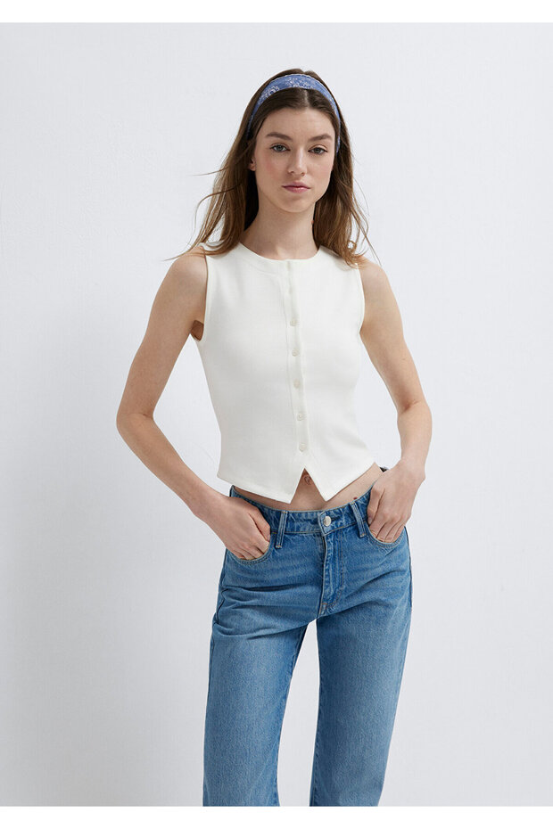 Button Detailed Ecru T-Shirt Fitted / Bodycon Cut 1613941-70057