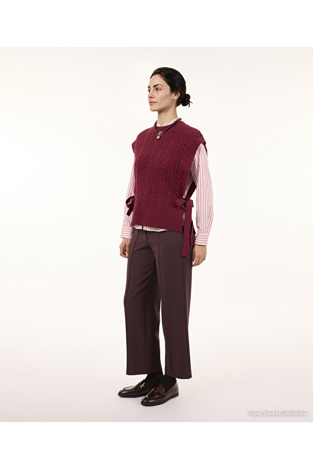Regular Crew Neck Sleeveless Sweater