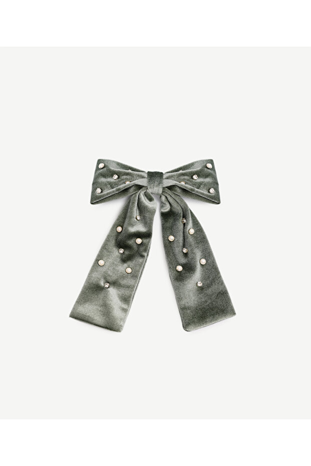 Ribbon Form Velvet Buckle