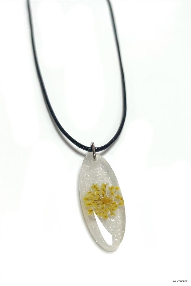 Concepta Sultanotu Flower Oval Epoxy (10743) Pendant White