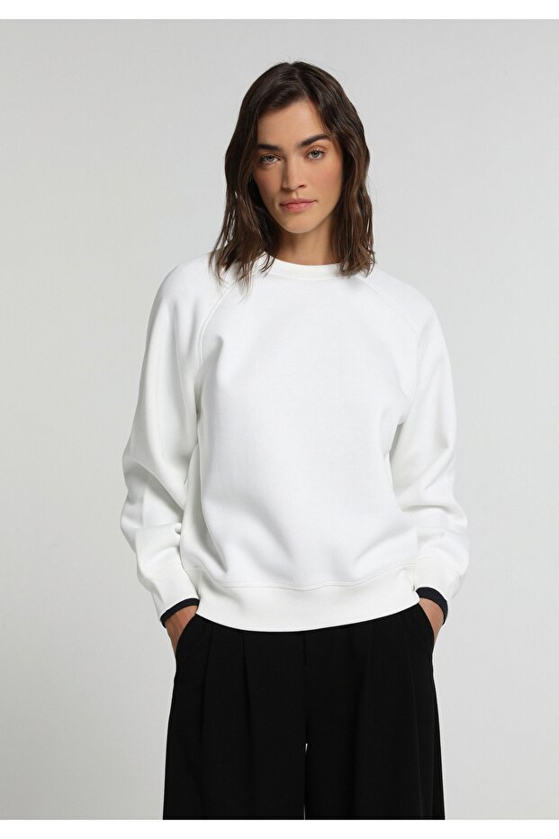 Regular Fit Round Neck Plain Women's White Sweatshirt