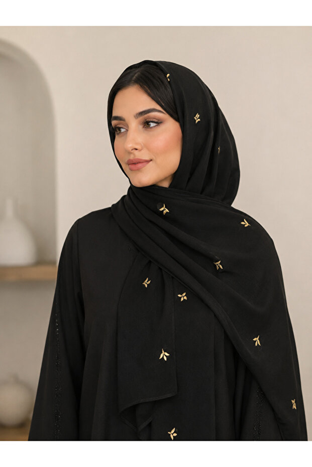 طرحة سوداء بنقشة ذهبية