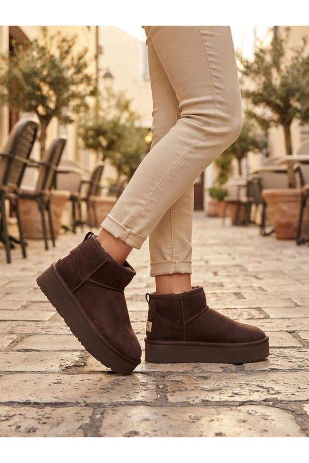 Thick Sole Warm Dark Brown Women's Boots with Fur Inside