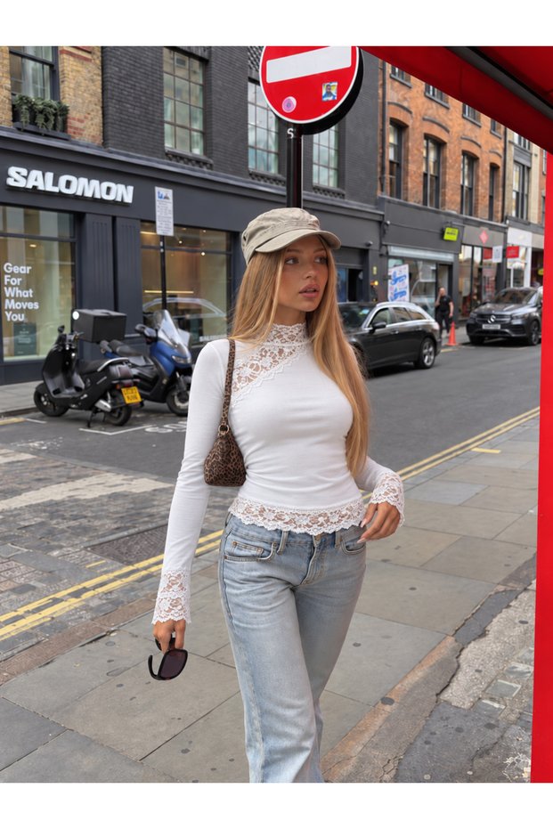 95% Cotton Turtleneck Lace Detailed Long Sleeve Blouse