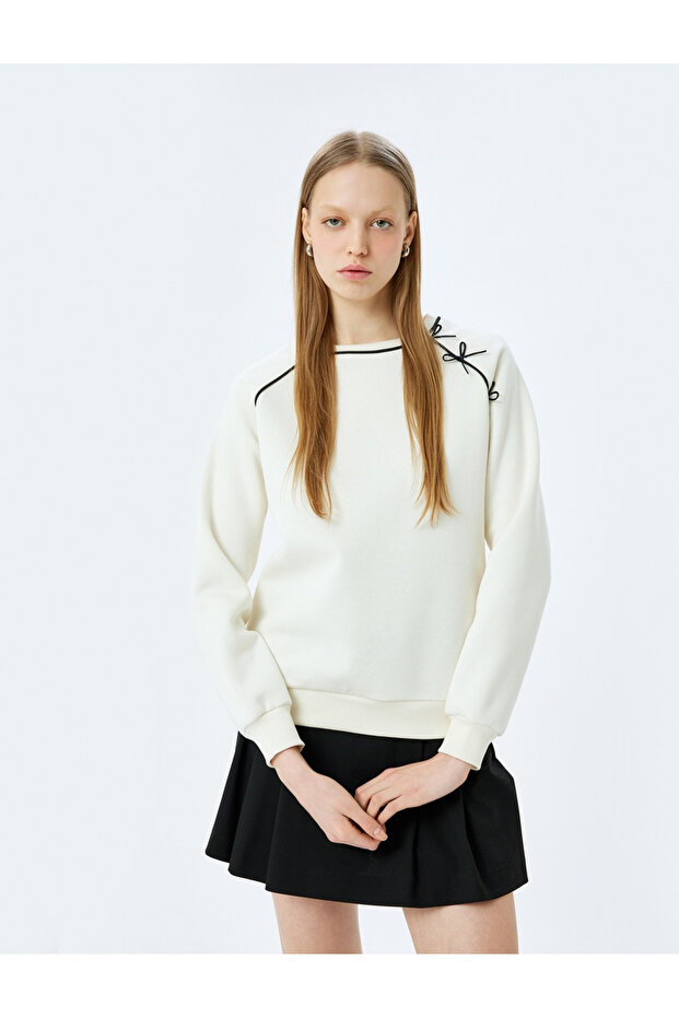 Long Sleeve Embroidered Crew Neck Bowknot Sweatshirt