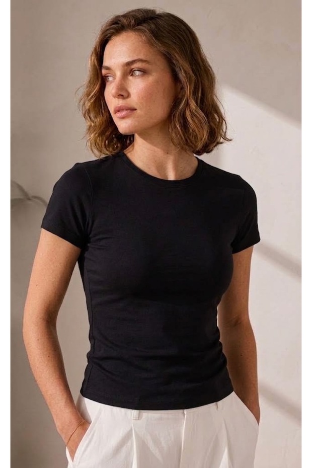 Women's Crew Neck Stretchy Body Fitted T-Shirt