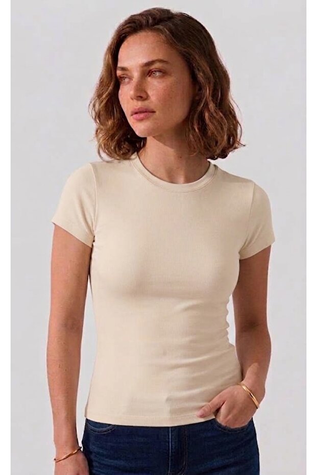 Women's Crew Neck Stretchy Body Fitted T-Shirt