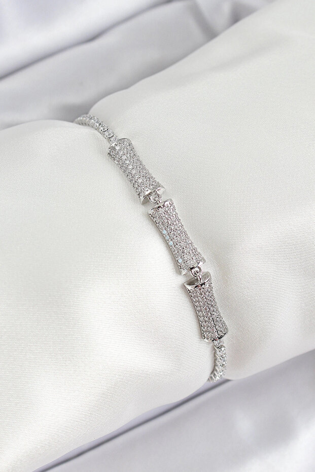 Brass Silver Color Zircon Stone Bone Model Women's Bracelet Tj-Bb7071