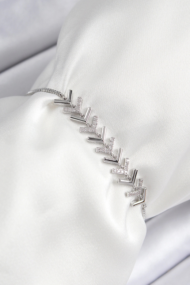 Brass Zircon Stone Row Arrow Model Silver Color Elevator Women's Bracelet Tj-Bb7456