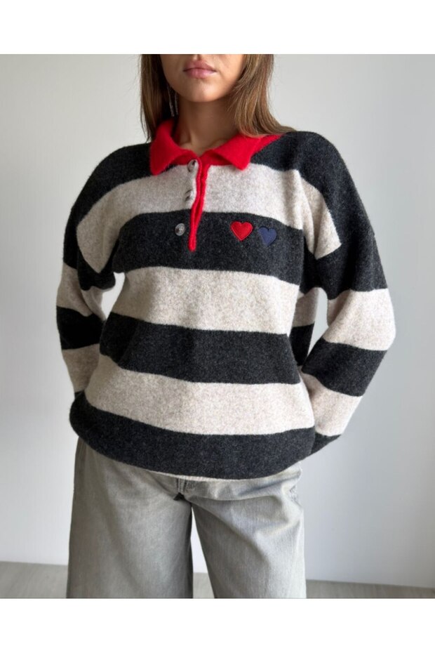 Women's Heart Embroidered Buttoned Knit Sweater